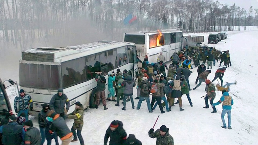 Нападение укронацистов на автобусы с крымчанами у Корсунь-Шевченковского.