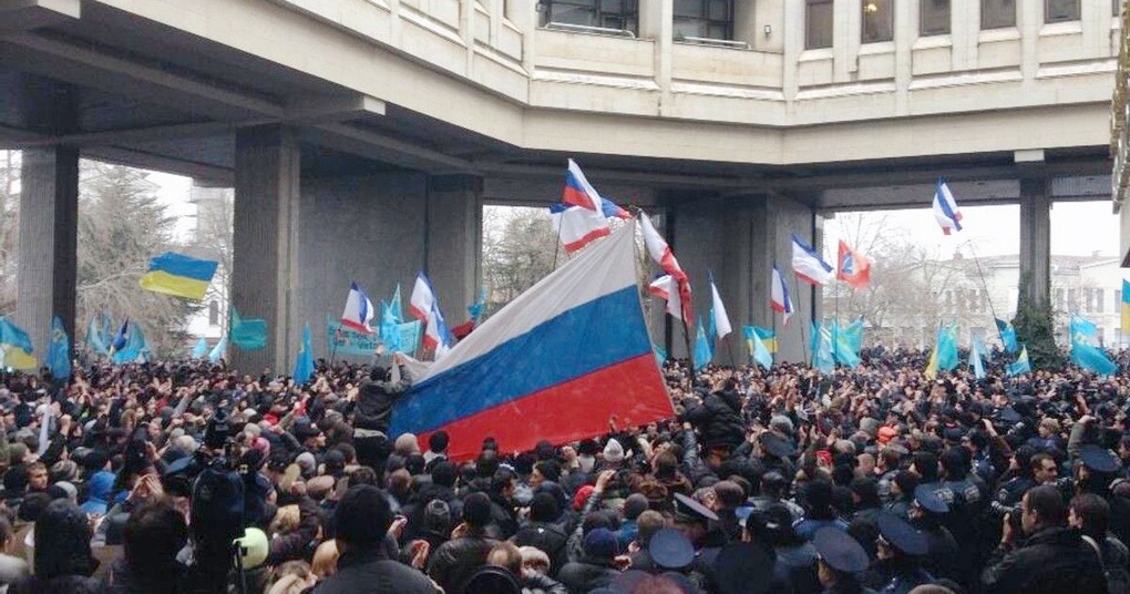 Противостояние возле здания Верховного Совета Крыма.