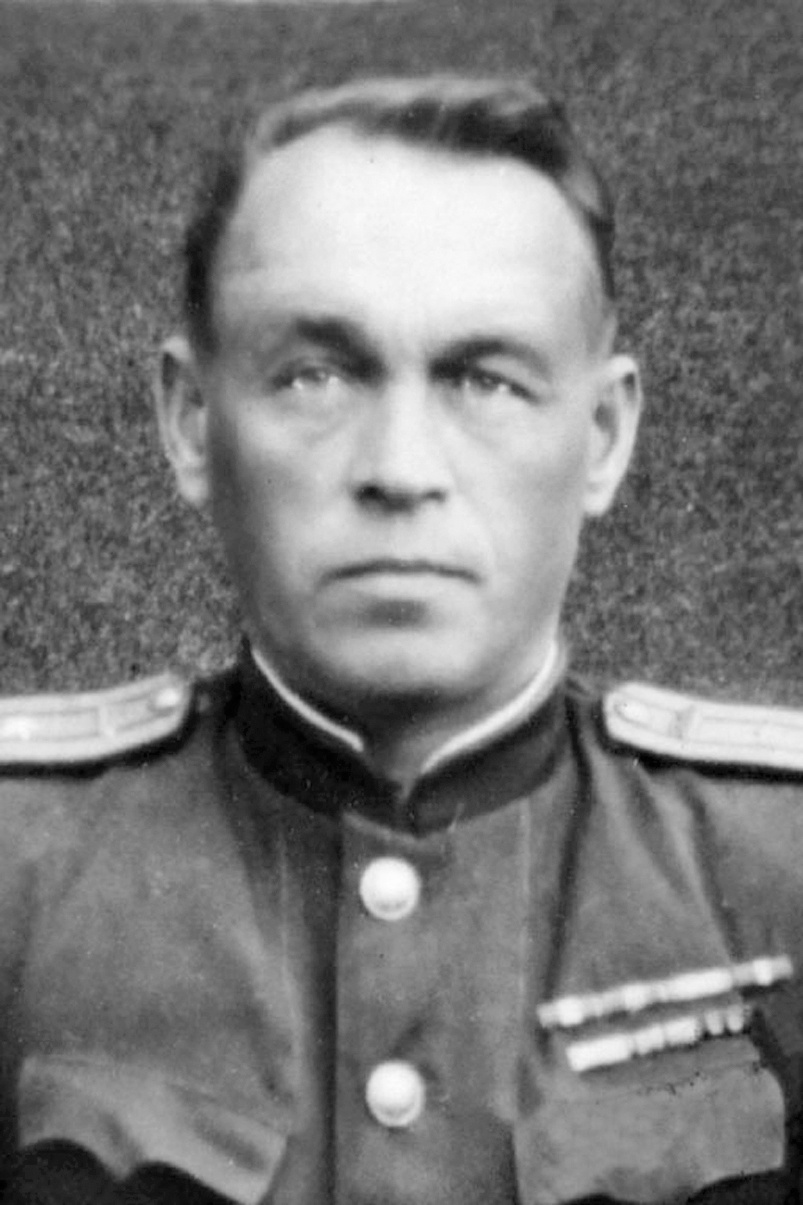 Командир 79-й танковой бригады П.С. Архипов.