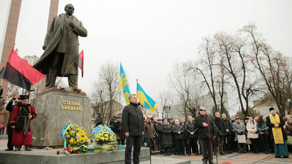 Открытие памятника Бандере во Львове.