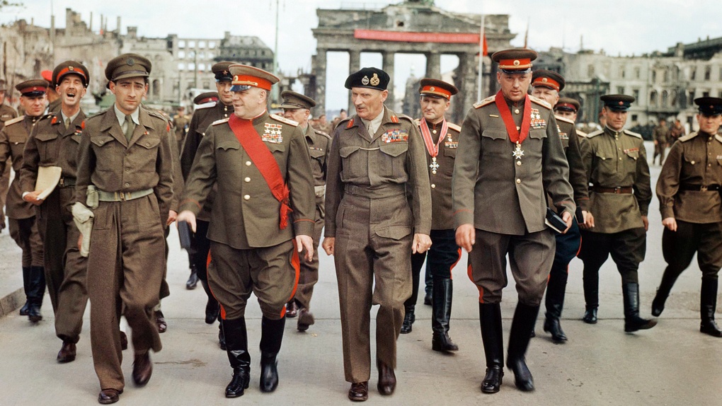 Г.К. Жуков, К.К. Рокоссовский и Б.Л. Монтгомери в Берлине, 1945 г.