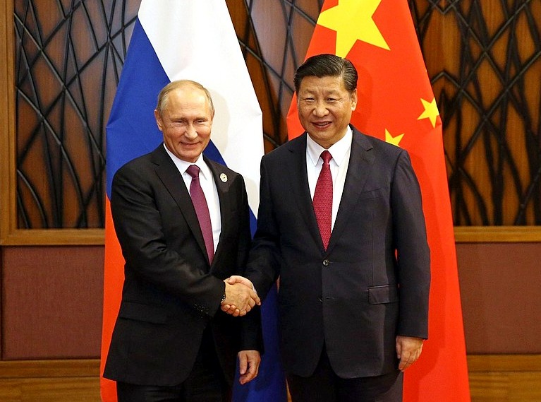 Председатель КНР Си Цзиньпин и президент РФ Владимир Путин.