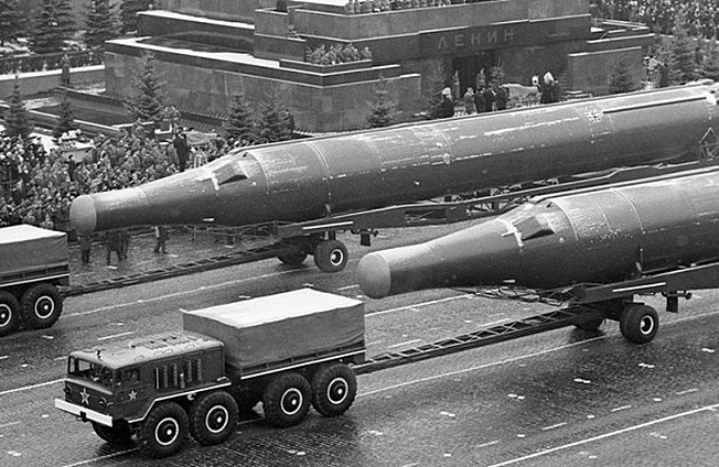 МБР Р-36орб на параде на Красной площади.