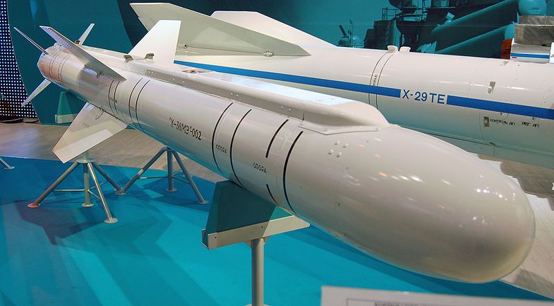 Ракета Х-38М на стенде.