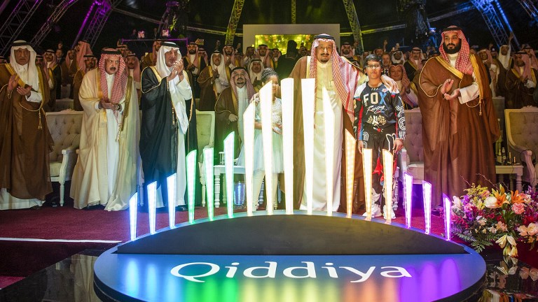 Король и кронпринц на презентации парка развлечений Киддия, саудовского Диснейленда на окраине Эр-Рияда.