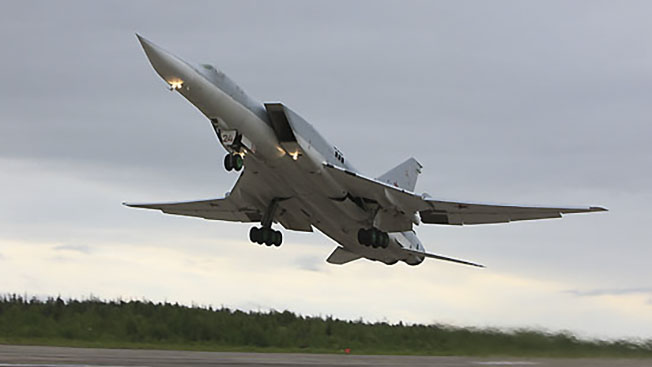 Перехватчик МиГ-31 и бомбардировщик Ту-22М3 вооружились «Кинжалами» Перехватчик МиГ-31 и бомбардировщик Ту-22М3 вооружились «Кинжалами»