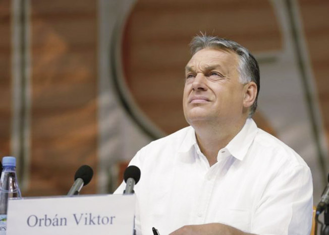 Премьер-министр Венгрии Виктор Орбан во время визита в Румынию.