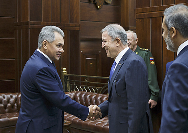 Встреча главы Минобороны России Сергея Шойгу с министром обороны Турции Хулуси Акаром.