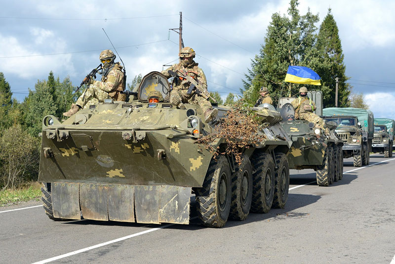 Украинская военная техника движется в сторону западных границ.