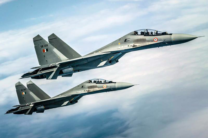 Многофункциональные истребители Су-30МКИ собираются на заводах Индии.