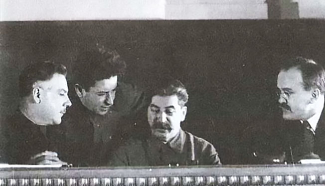 Встреча с Иосифом Сталиным была самой важной для последующей карьеры Мехлиса.