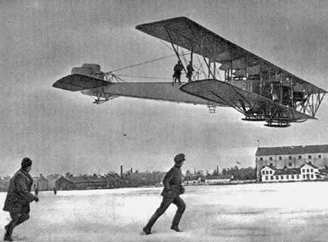 «Илья Муромец» – первый в мире многомоторный самолет.