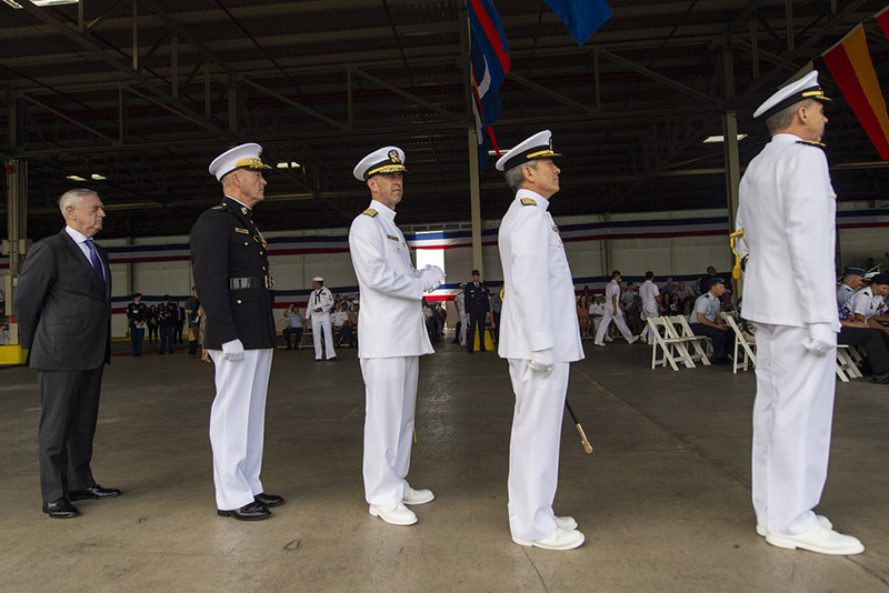 Глава Пентагона Джеймс Мэттис с адмиралами.