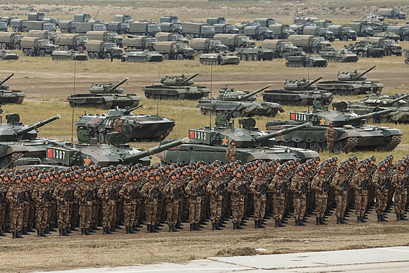 Китайские военнослужащие на cтратегических маневрах «Восток-2018».
