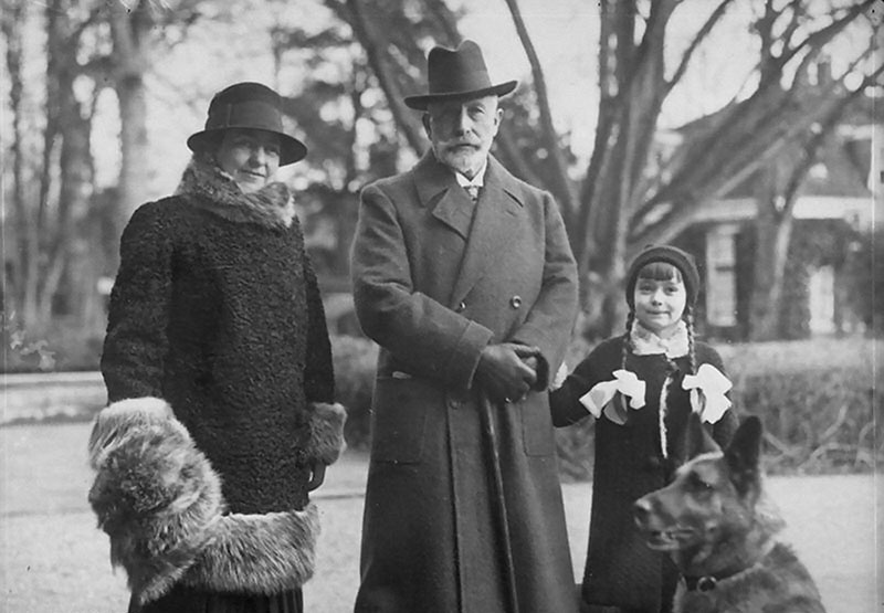 Бывший император Германии с женой и дочерью в Нидерландах. Март 1931 года. 