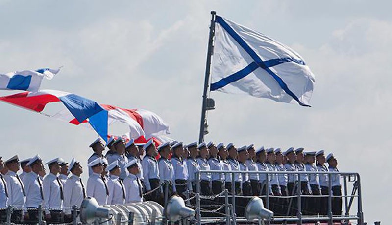 Почти 320 лет Андреевский флаг символ Российского флота.