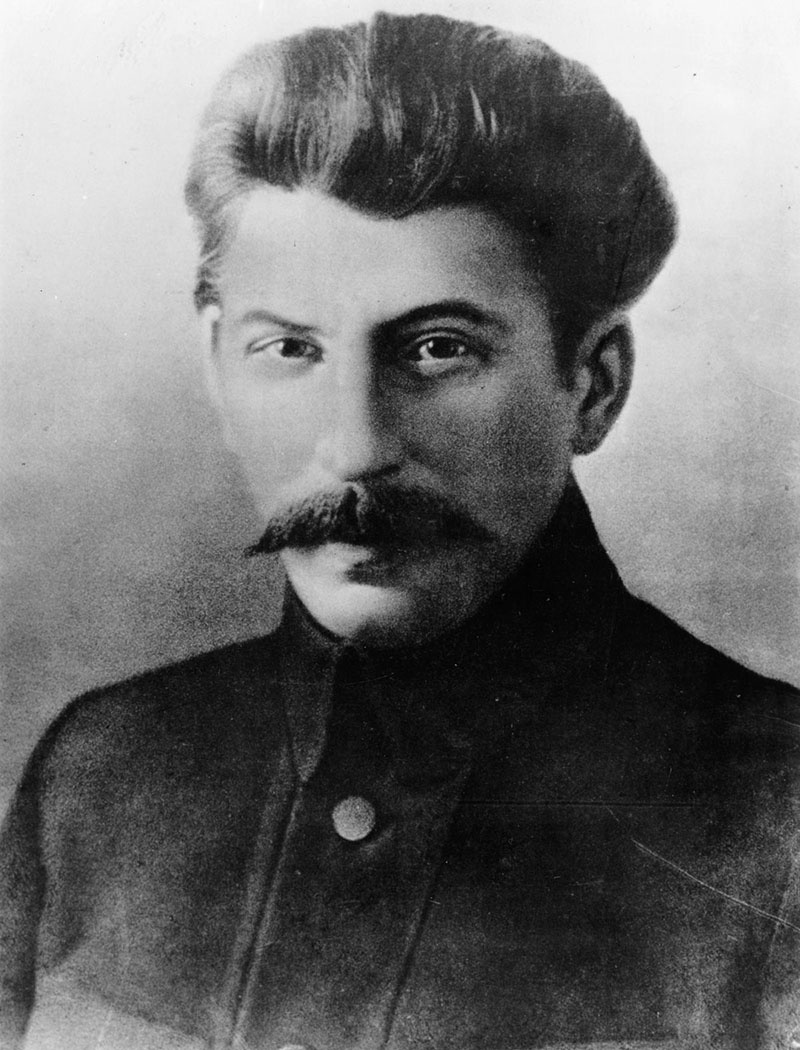 Иосиф Виссарионович Сталин был верным ленинцем и не свернул с этого пути.