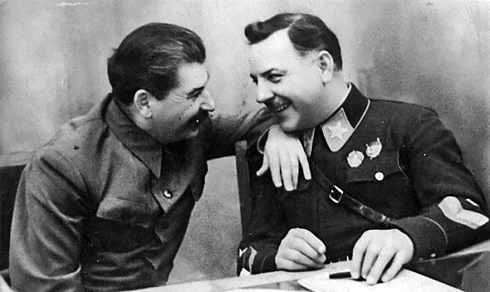 Сталин и Ворошилов вспоминают «оборону Царицына» против Троцкого.