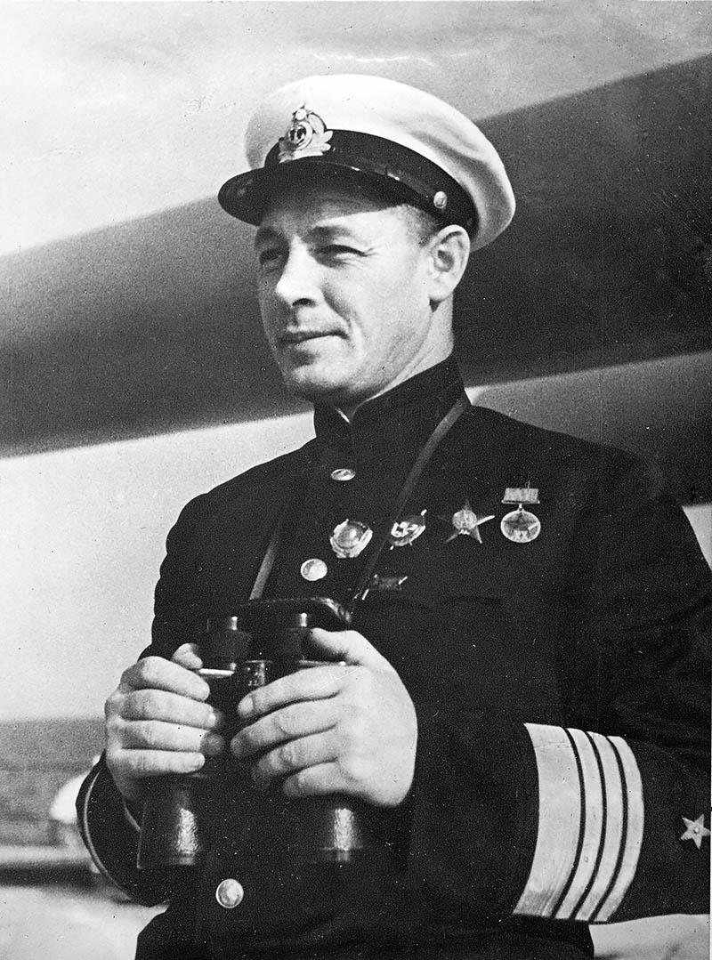 Нарком и одновременно главком ВМФ адмирал Кузнецов.