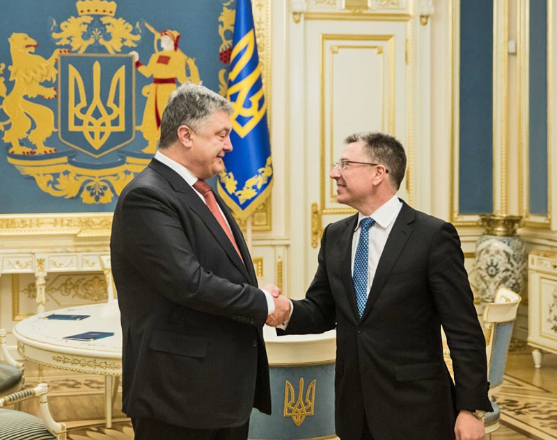 Президент Украины Петр Порошенко выполняет рекомендации спецпредставителя госдепартамента США по Украине Курта Волкнера.