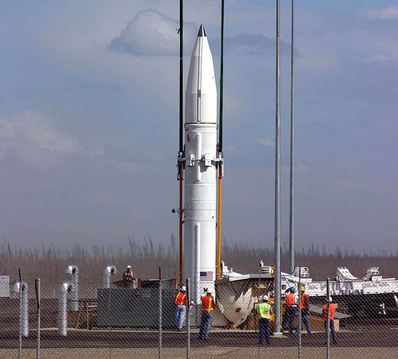 Установка ракеты-перехватчика на базе Форт-Грили (Аляска).