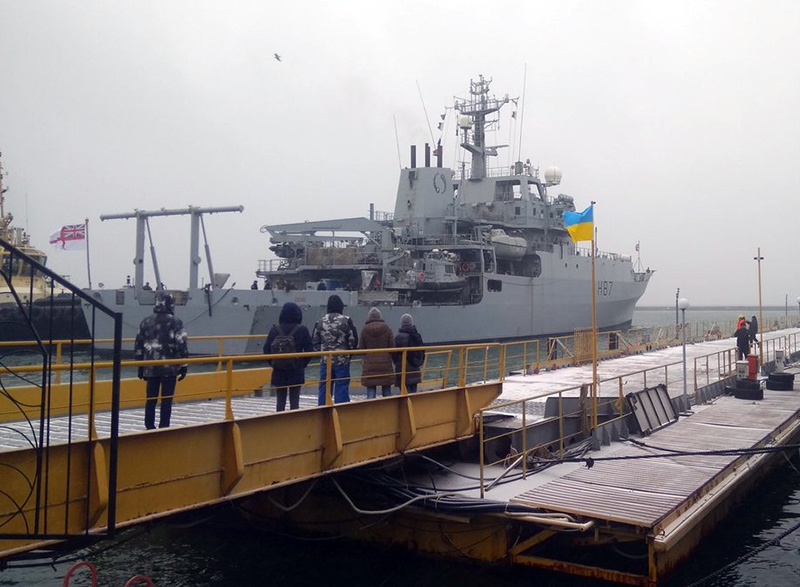 Британский разведывательный корабль HMS Echo.