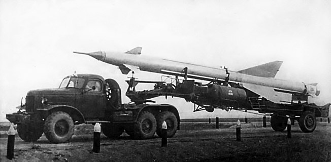 Первая зенитная система С-25 «Беркут» поступила на вооружение частей противовоздушной обороны страны ещё в мае 1955 года.