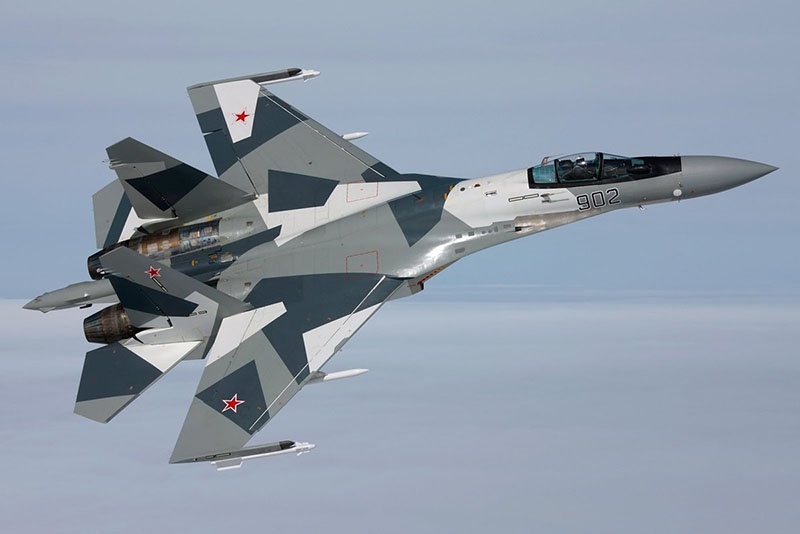 Истребитель Су-35.