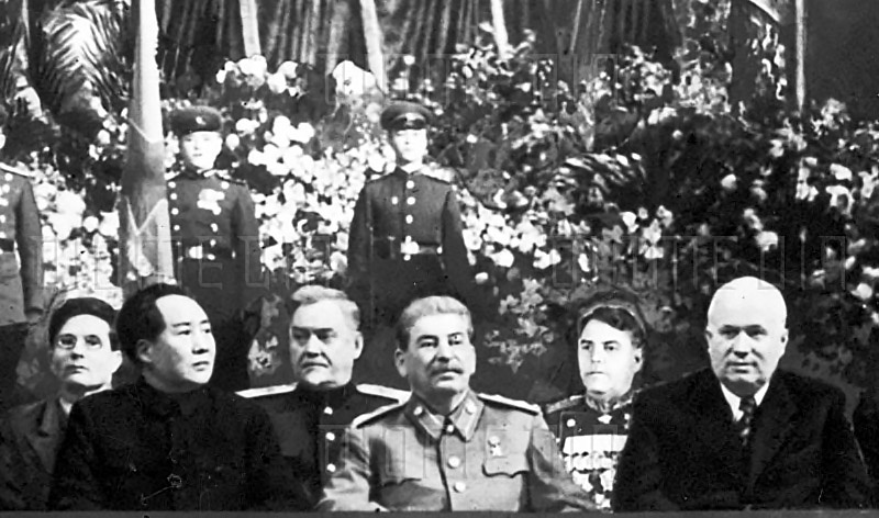 Булганин в сталинском окружении.