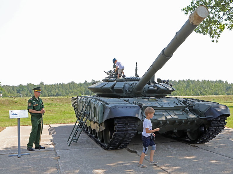 Т-72Б3М камнем не подобьешь.