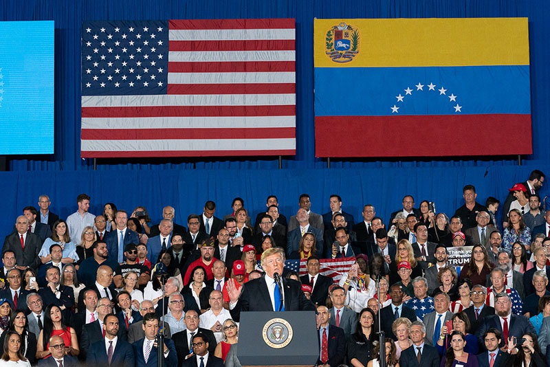 Дональд Трамп в университете Флориды в Майями призвал военных Венесуэлы изменить присяге.