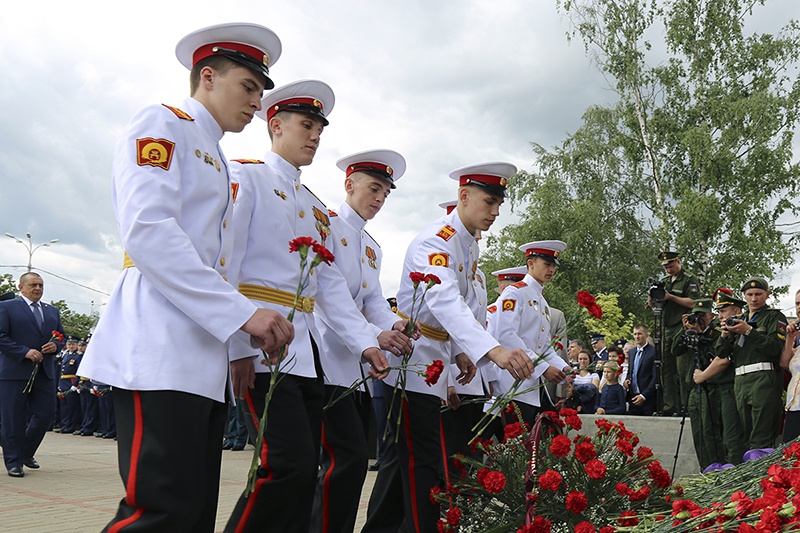 Возложение цветов.