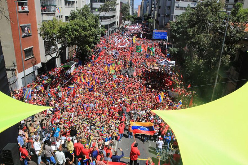 Венесуэльцы поддерживают своего президента.