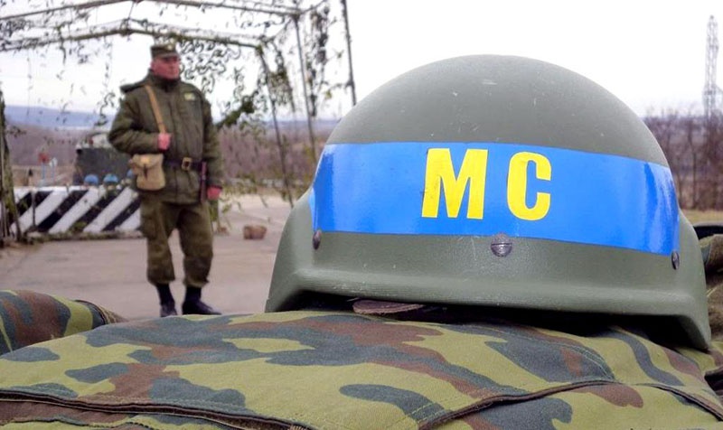 За спинами российских дипломатов незримо присутствуют Вооруженные силы России.