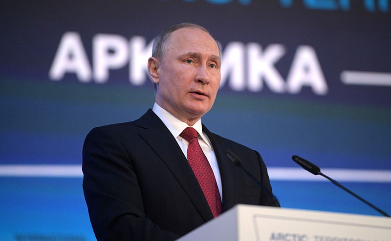 Президент России Владимир Путин на прошлогоднем арктическом форуме сказал, что Россия в этом регионе «поселилась заново и крепко».