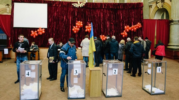 На кресло президента Украины претендуют Петр Порошенко и ставленник олигарха Коломойского На кресло президента Украины претендуют Петр Порошенко и ставленник олигарха Коломойского