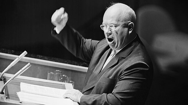 Никита Хрущев на трибуне ООН в сентябре 1960 года.