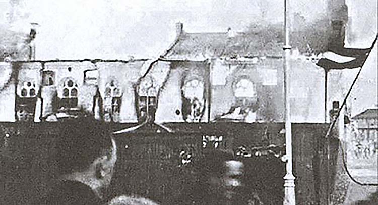 Пожар в большой хоральной синагоге на улице Гоголя, где погибло около 500 человек - дело рук латышских националистов.