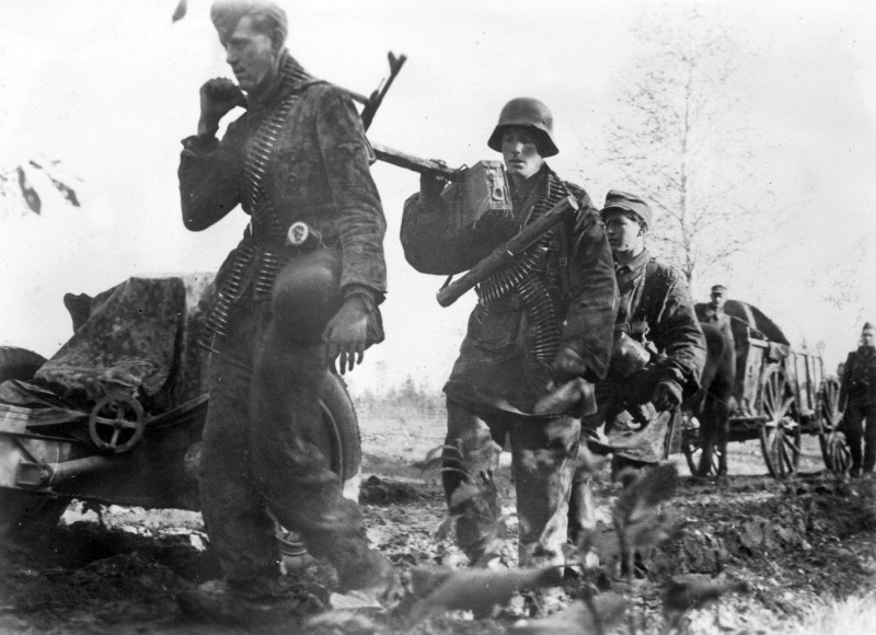 Немцы и латвийские легионеры, блокированные в «Курляндском котле».
