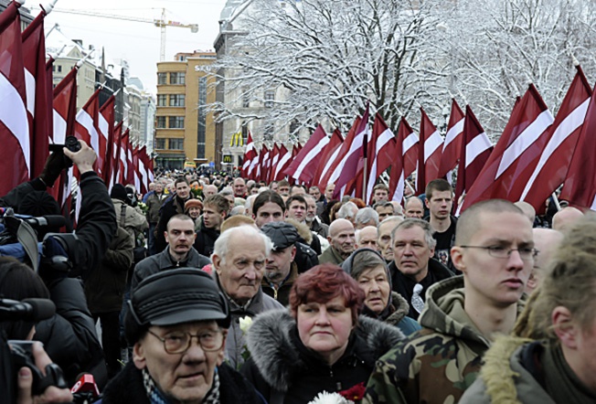 Новое поколение  легионеров на шествии  в Риге 16 марта.