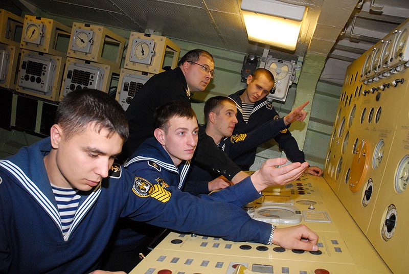 ВУНЦ ВМФ «Военно-морская академия» занимает устойчивую позицию в авангарде вузов Минобороны России по основным видам деятельности - образовательной и научной.