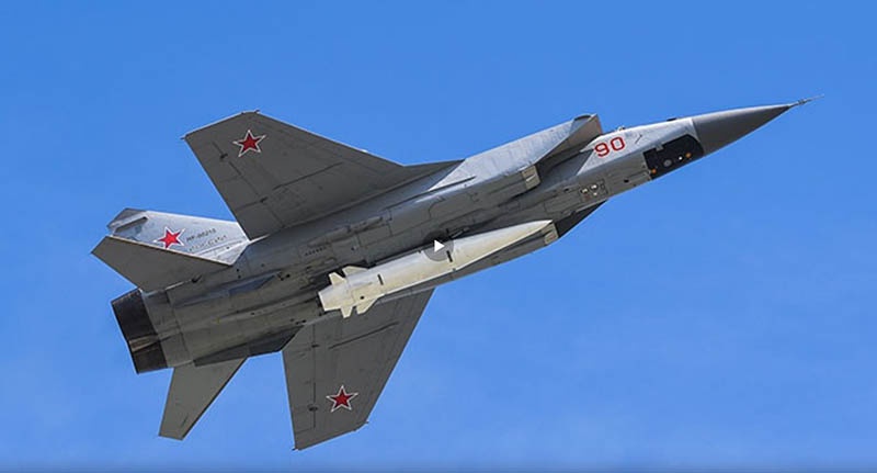 МиГ-31БМ с гиперзвуковой ракетой «Кинжал».
