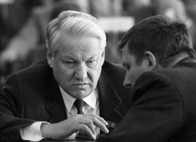 Если бы Борису Ельцину удалось завладеть ещё и печатным станком, кончина СССР наступила бы уже в июне 1990 года.