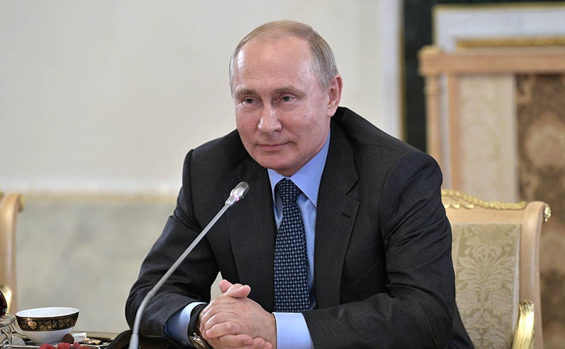 Пока, по мнению президента России, экс-шоумен не проявил свои политические качестве: одно дело - быть хорошим актёром, другое — руководителем государства.