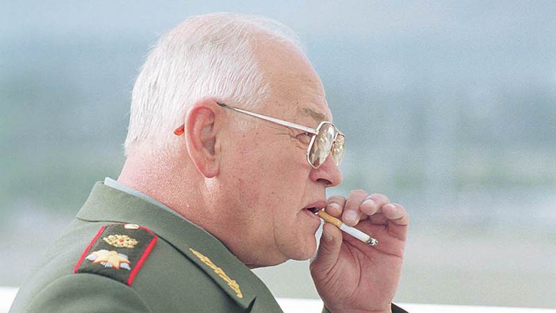 Пока  Борис  Ельцин не поблагодарил маршала Сергеева за Приштину, ему в Кремле руки не подавали. На всякий случай...