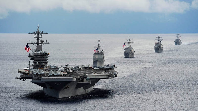 Флот и морская пехота исторически являются двумя составными частями большой «дубинки» американской глобальной гегемонии.