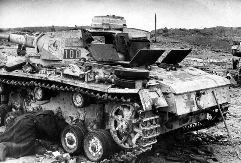 В непрерывных боях 23-24 июня 1941 года бойцы 636-го артиллерийского полка противотанковой обороны уничтожили 79 танков и штурмовых орудий противника.