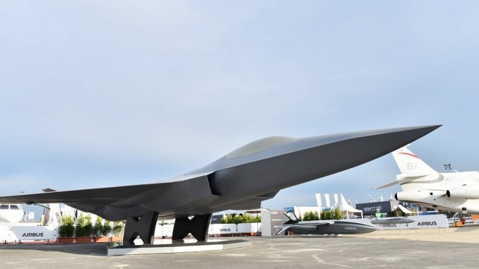 Концерны Airbus Defence and Space и Dassault Aviation представили в форме макета новый европейский истребитель FCAS.