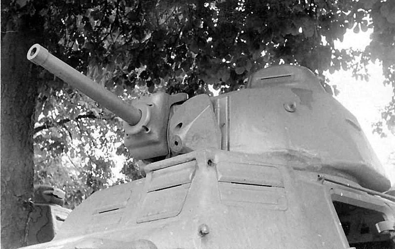 Цельнолитой была шестигранная башня Somua S35 с 56мм стенками.