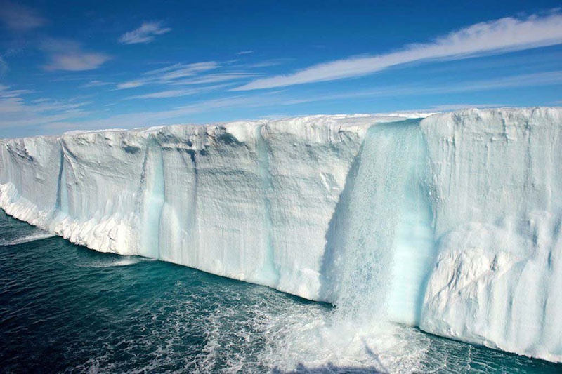 Если скорость таяния антарктических  ледников продолжится столь же стремительно, то уже в течение этого столетия с карты мира могут исчезнуть сразу несколько стран.